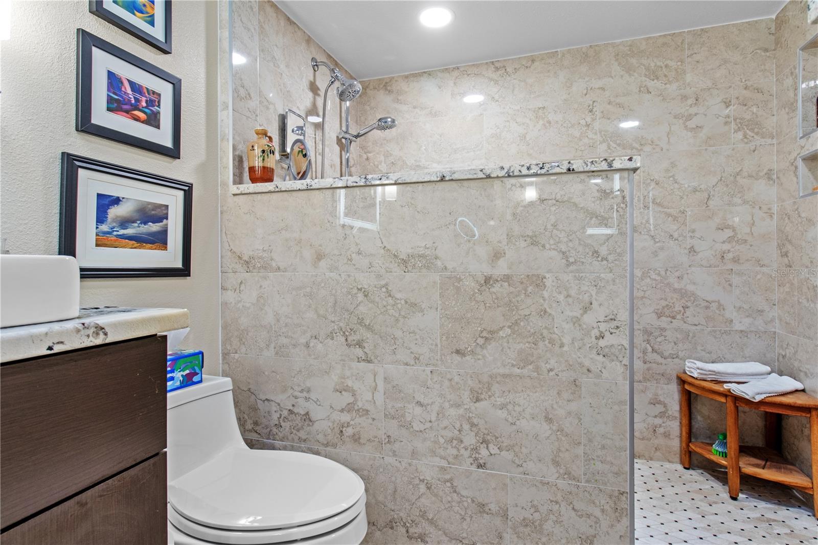 Listing photo id 35 for 70 Center Oak Circle
