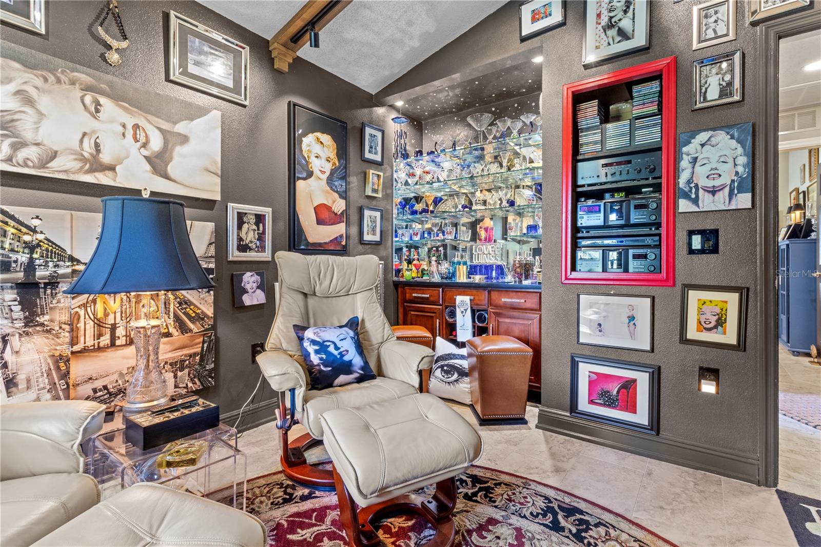 Listing photo id 38 for 70 Center Oak Circle