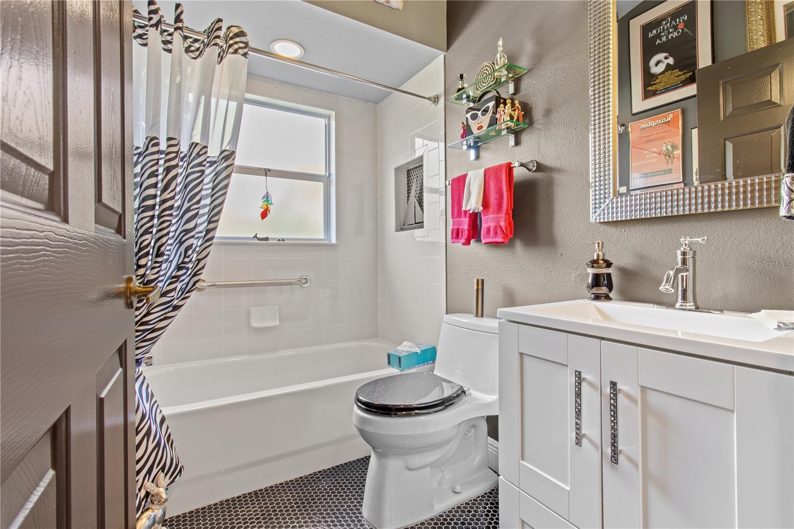 Listing photo id 40 for 70 Center Oak Circle