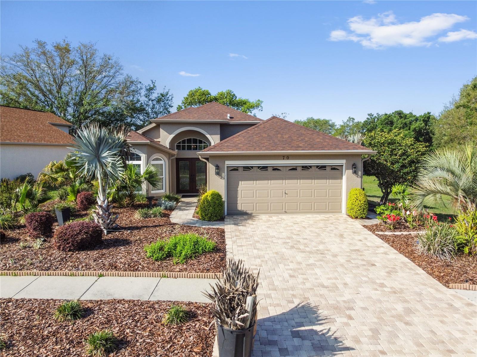 Listing photo id 3 for 70 Center Oak Circle