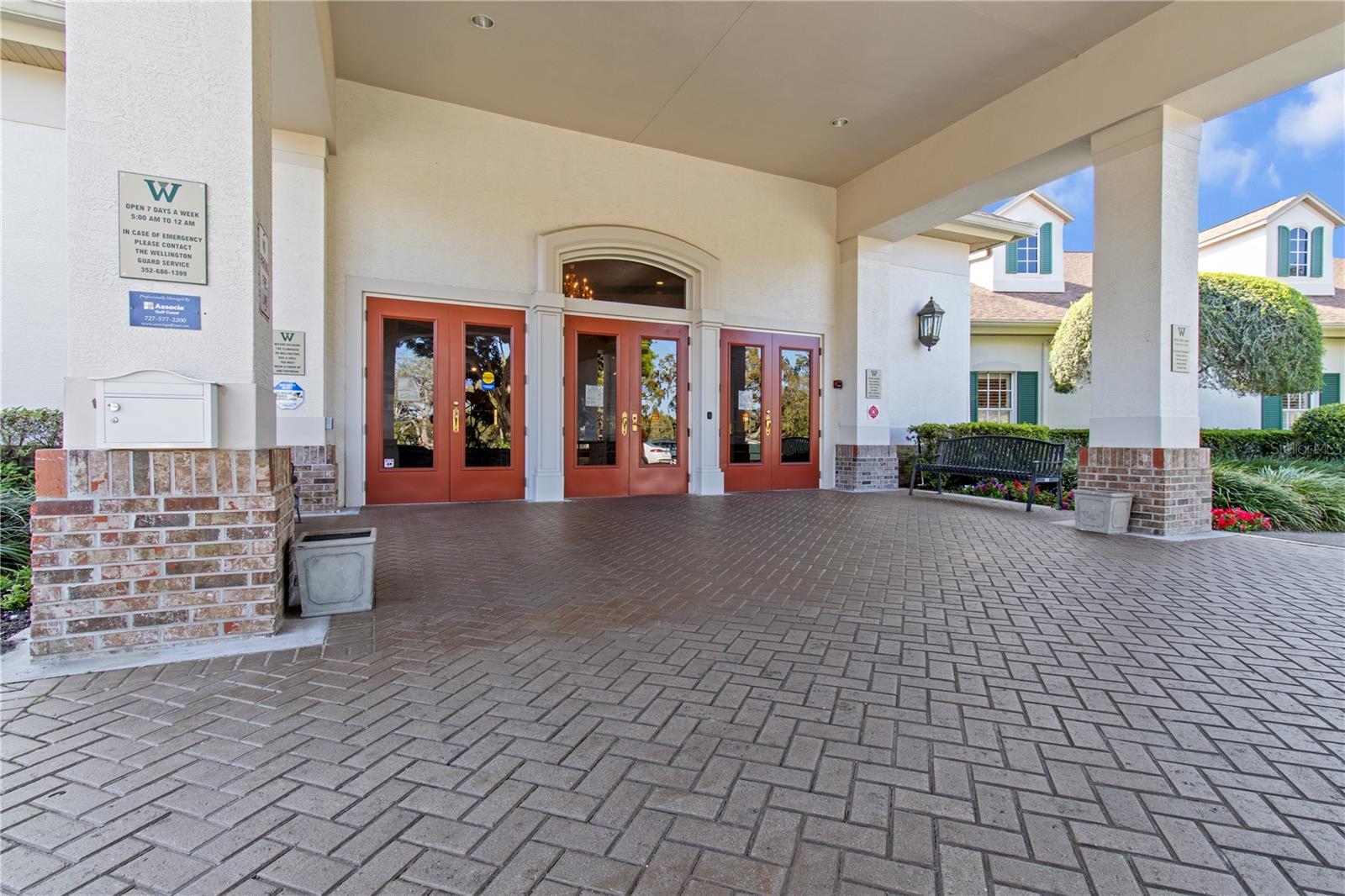 Listing photo id 49 for 70 Center Oak Circle