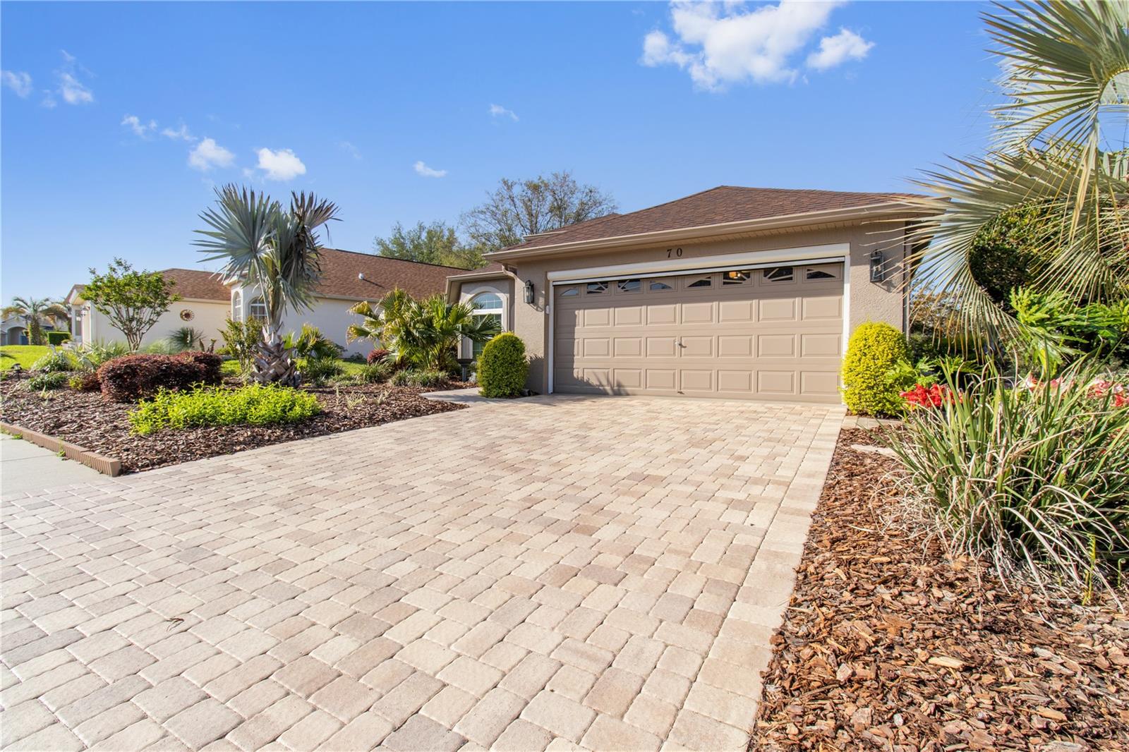 Listing photo id 5 for 70 Center Oak Circle
