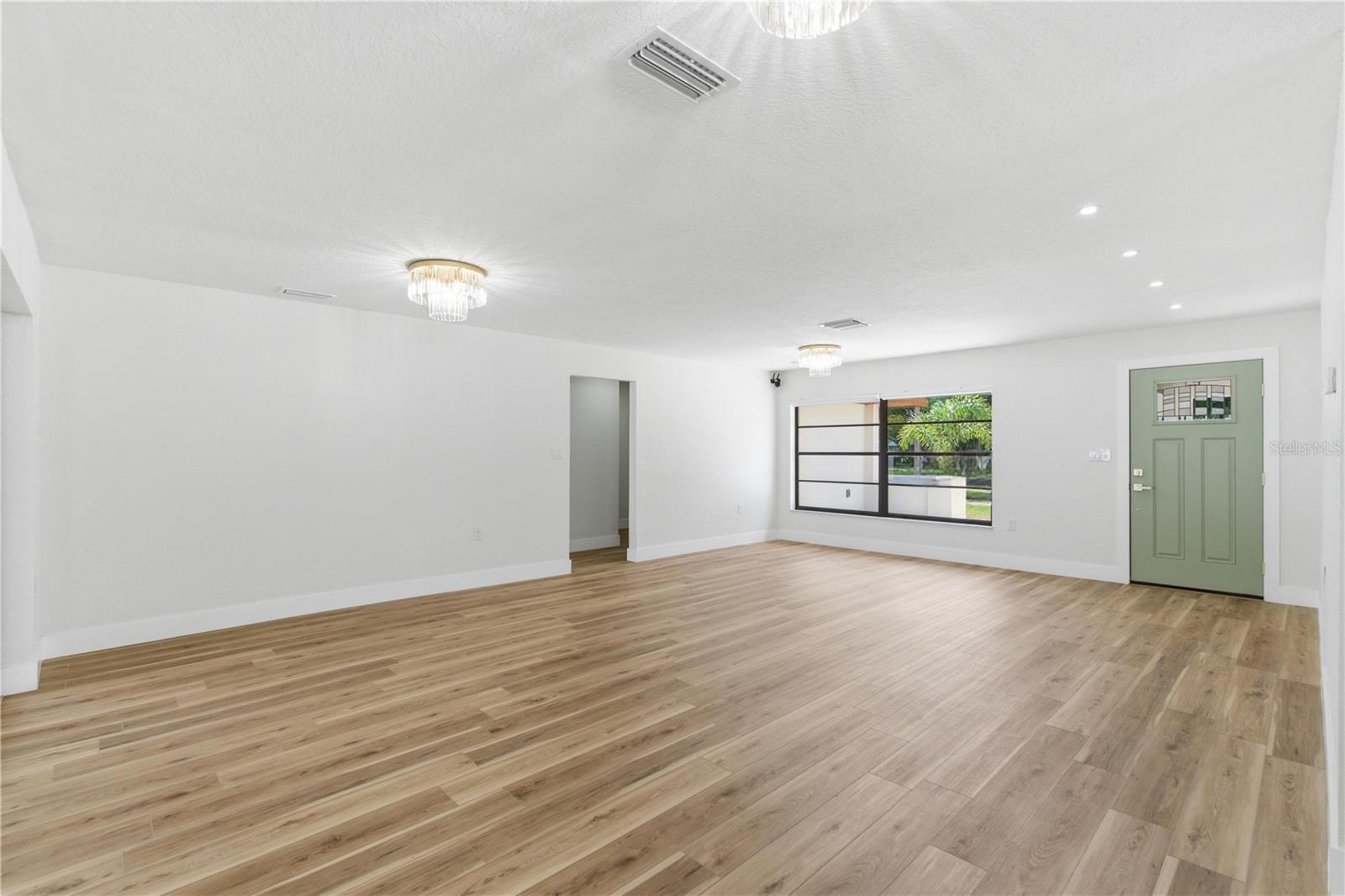 Image 11 of 51 For 2309 Pin Oak Lane E