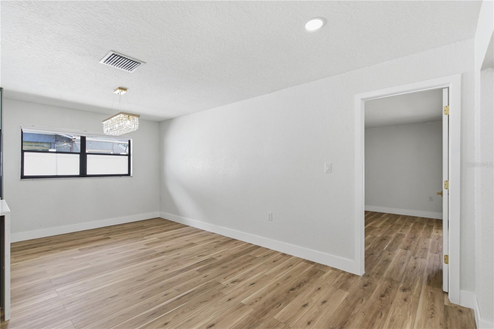 Image 26 of 51 For 2309 Pin Oak Lane E