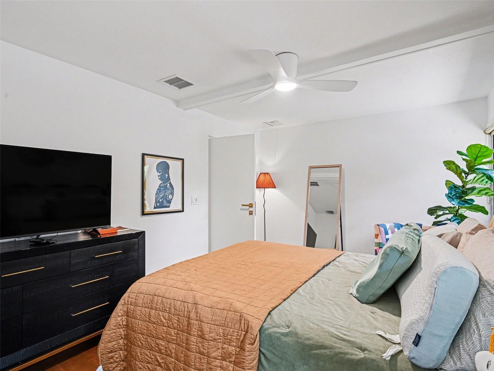 Image 18 of 36 For 4050 Turks Cap Place