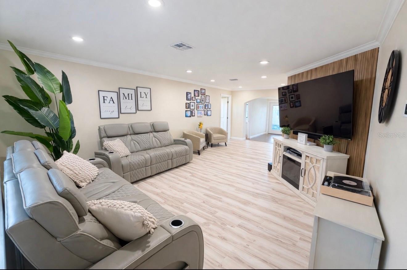 Image 11 of 32 For 7051 Lexington Cir