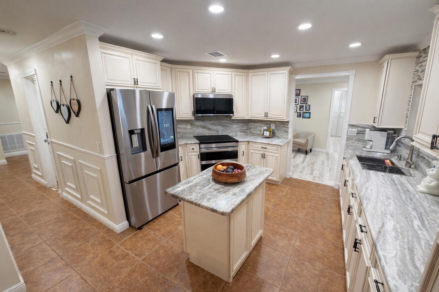 Image 12 of 32 For 7051 Lexington Cir