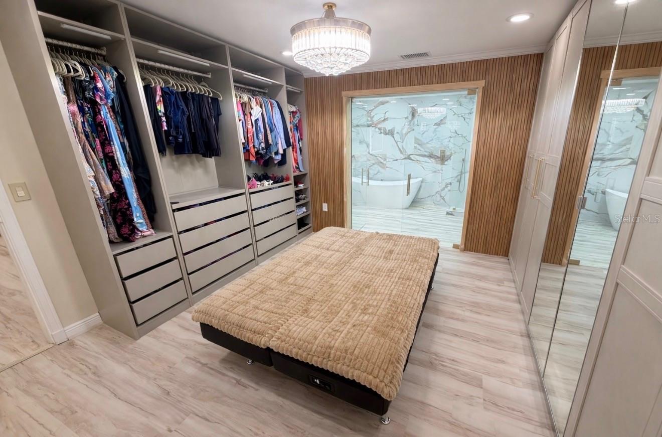 Image 19 of 32 For 7051 Lexington Cir