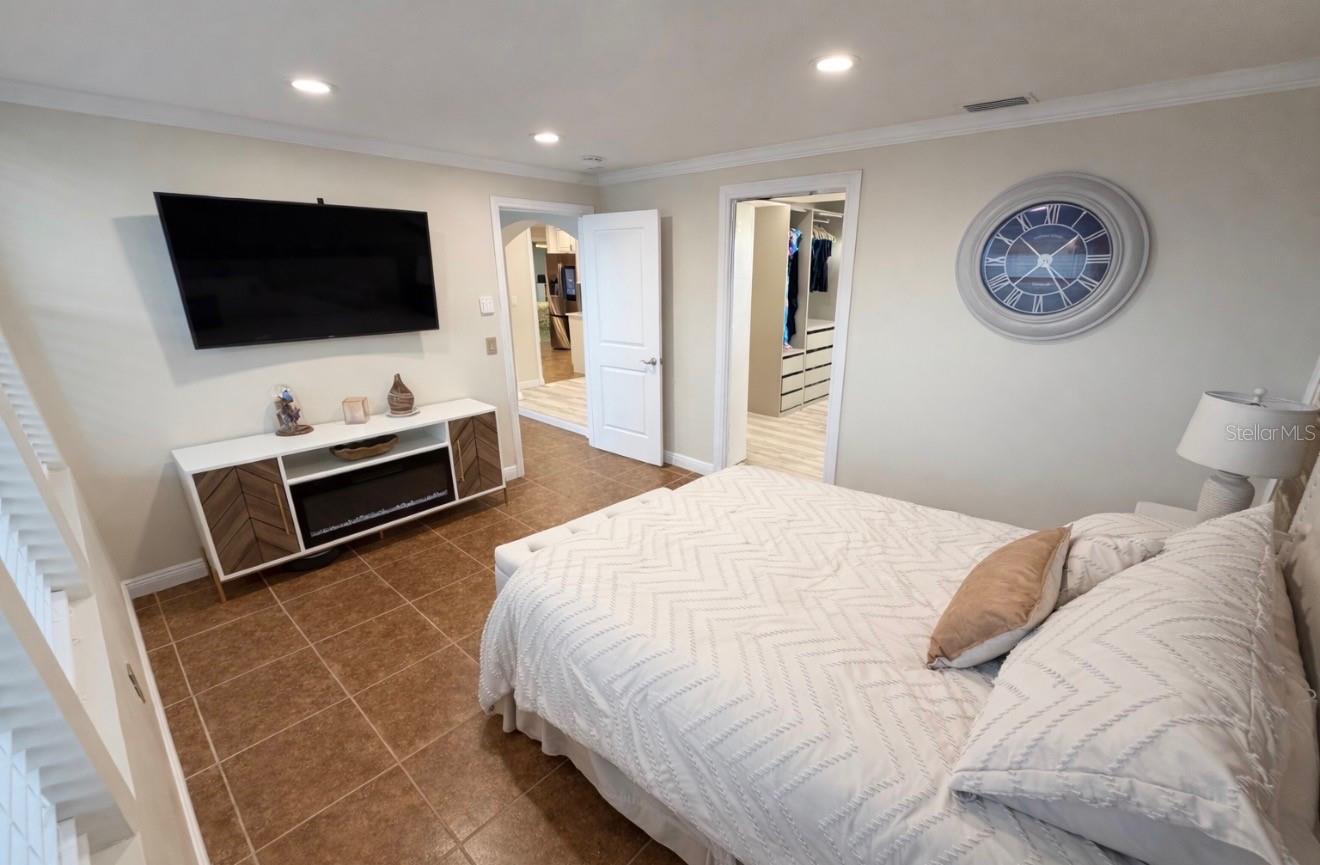 Image 20 of 32 For 7051 Lexington Cir