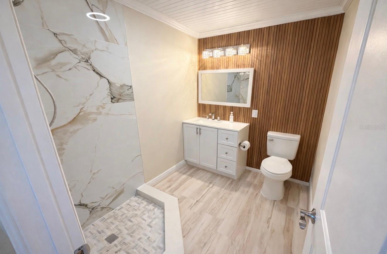 Image 25 of 32 For 7051 Lexington Cir