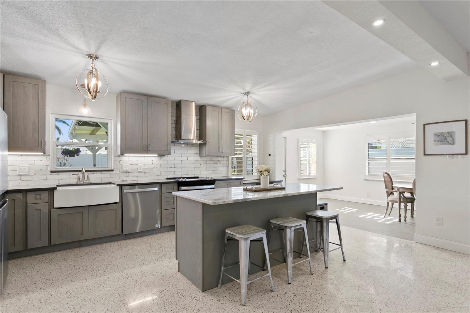 Image 5 of 32 For 6931 Grande Vista Way S