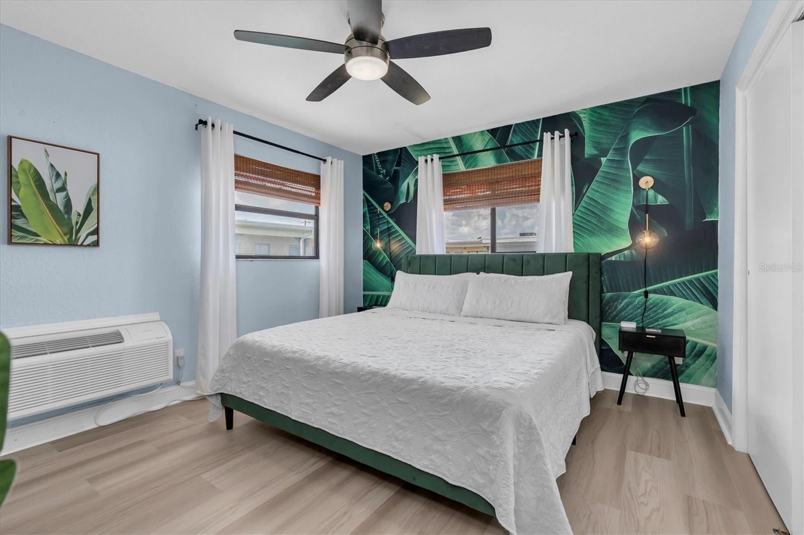 Image 14 of 30 For 16333 Gulf Boulevard 217