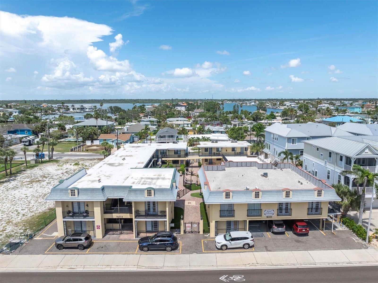 Image 21 of 30 For 16333 Gulf Boulevard 217