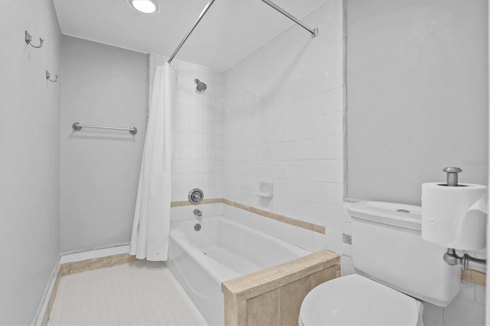 Image 32 of 47 For 225 Country Club Drive D238