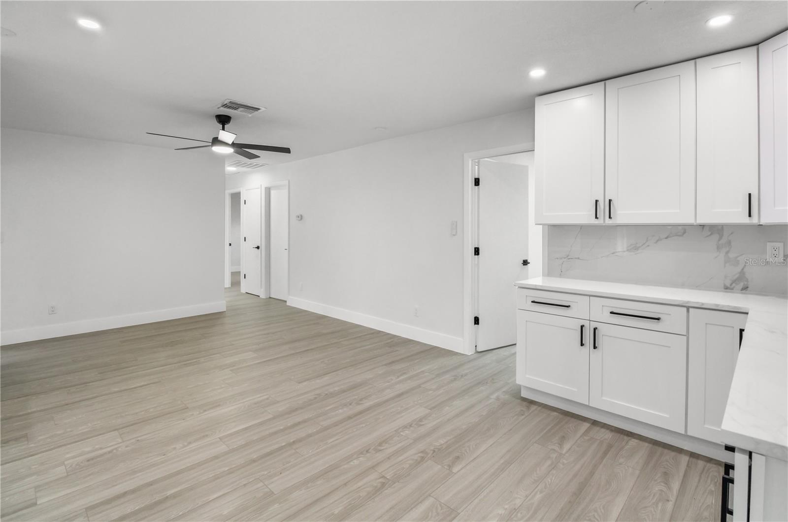 Listing photo id 12 for 11492 93rd Street