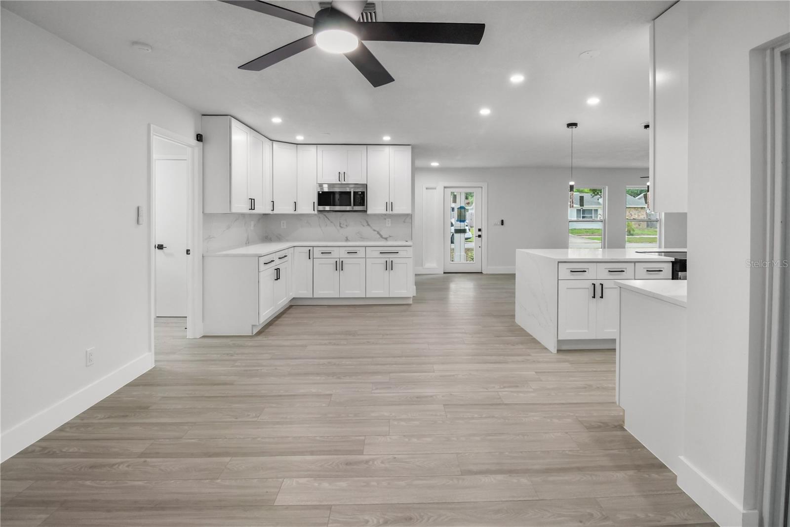 Listing photo id 13 for 11492 93rd Street