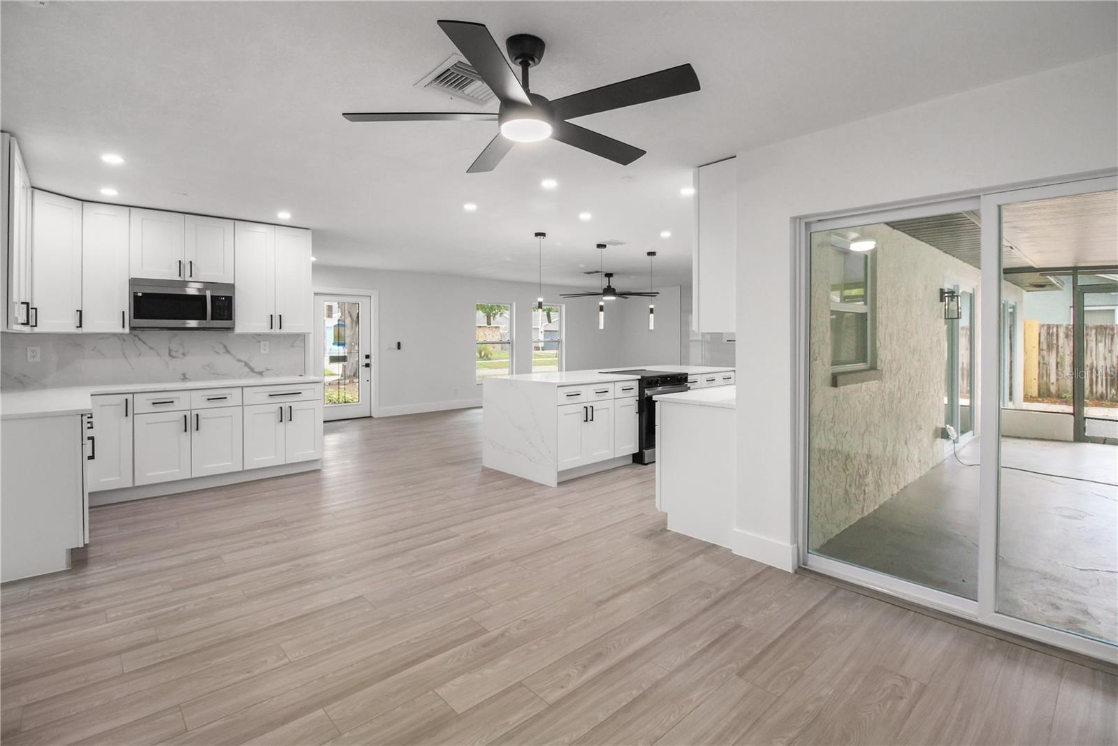 Listing photo id 14 for 11492 93rd Street