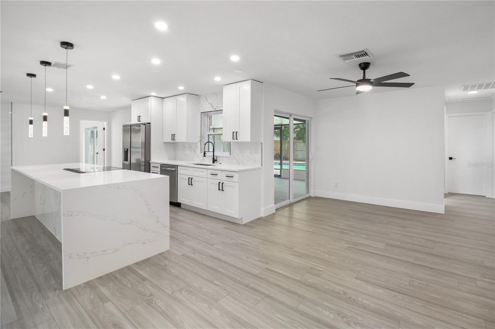 Listing photo id 15 for 11492 93rd Street