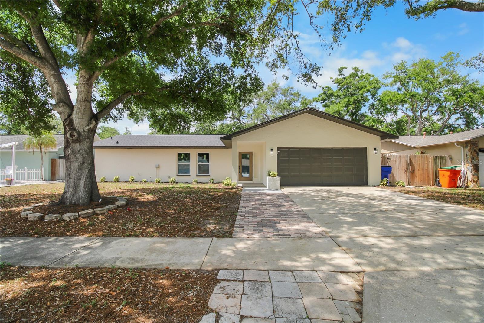 Listing photo id 0 for 11492 93rd Street