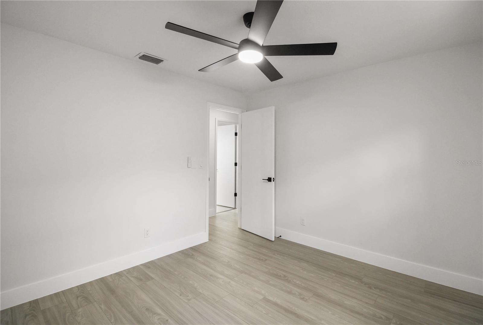 Listing photo id 18 for 11492 93rd Street