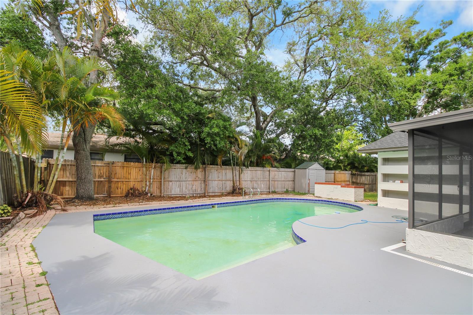 Listing photo id 27 for 11492 93rd Street