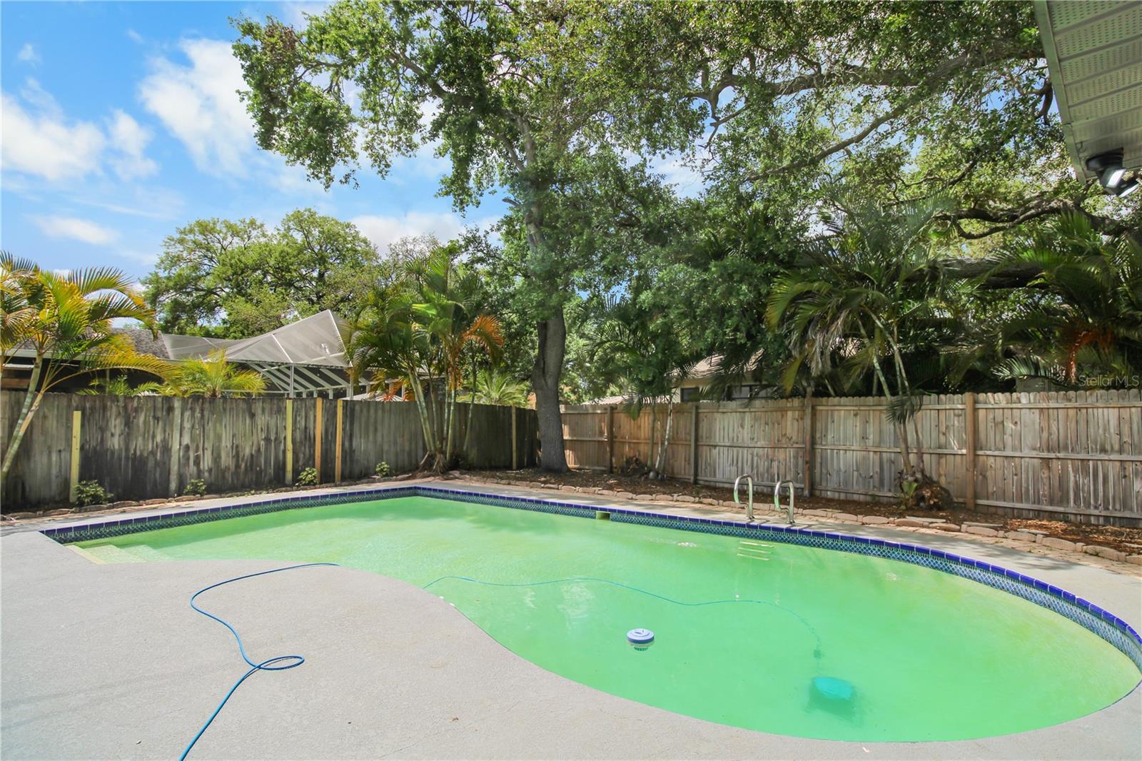 Listing photo id 1 for 11492 93rd Street