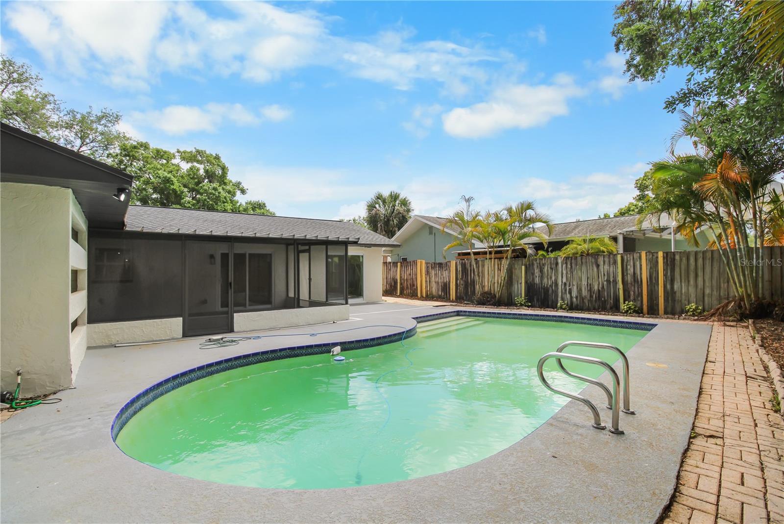 Listing photo id 30 for 11492 93rd Street