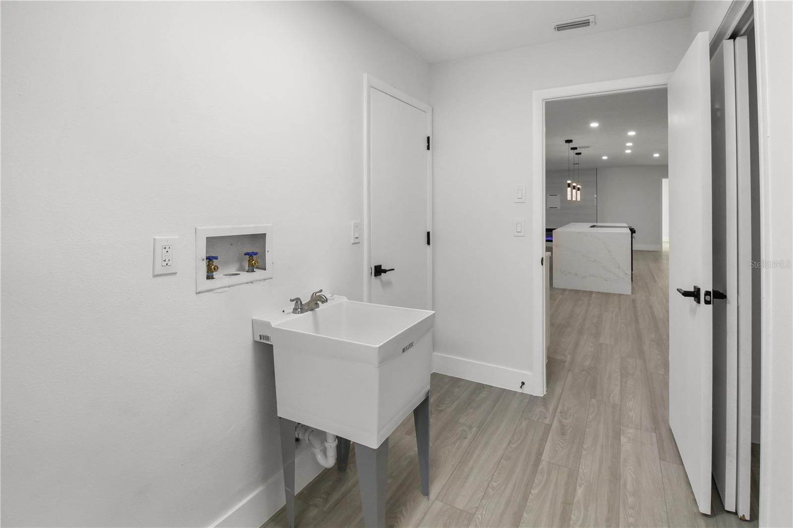 Listing photo id 34 for 11492 93rd Street