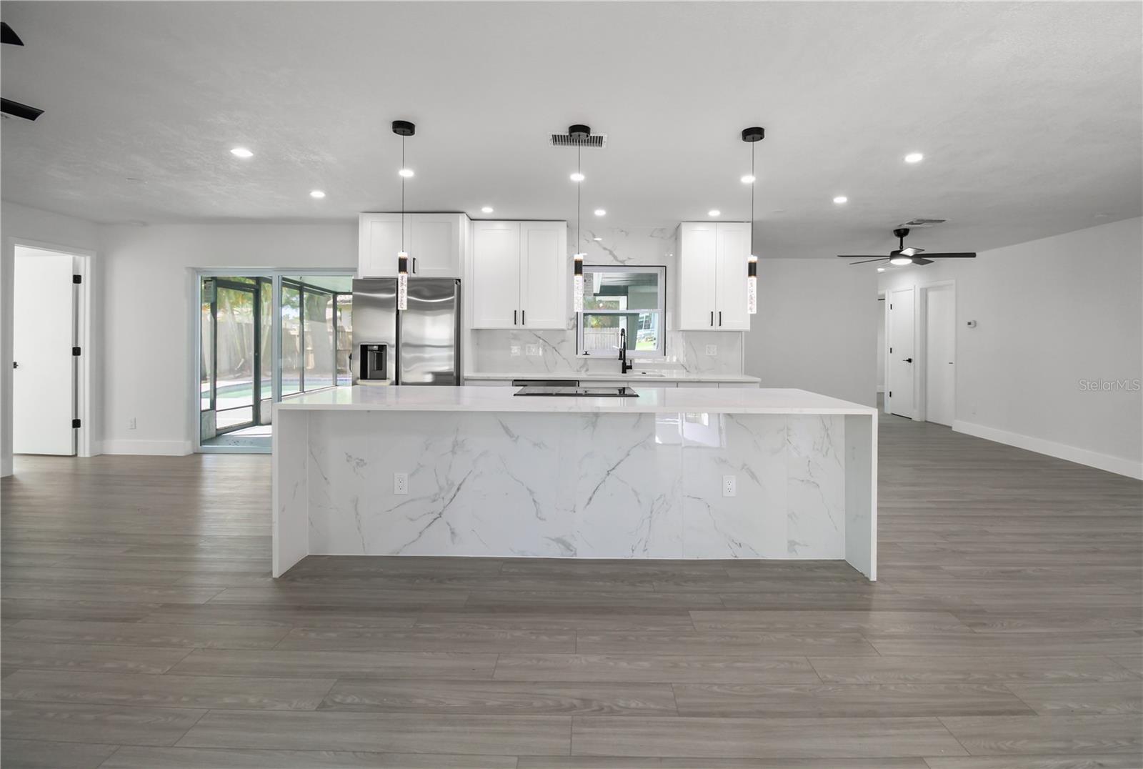 Listing photo id 2 for 11492 93rd Street