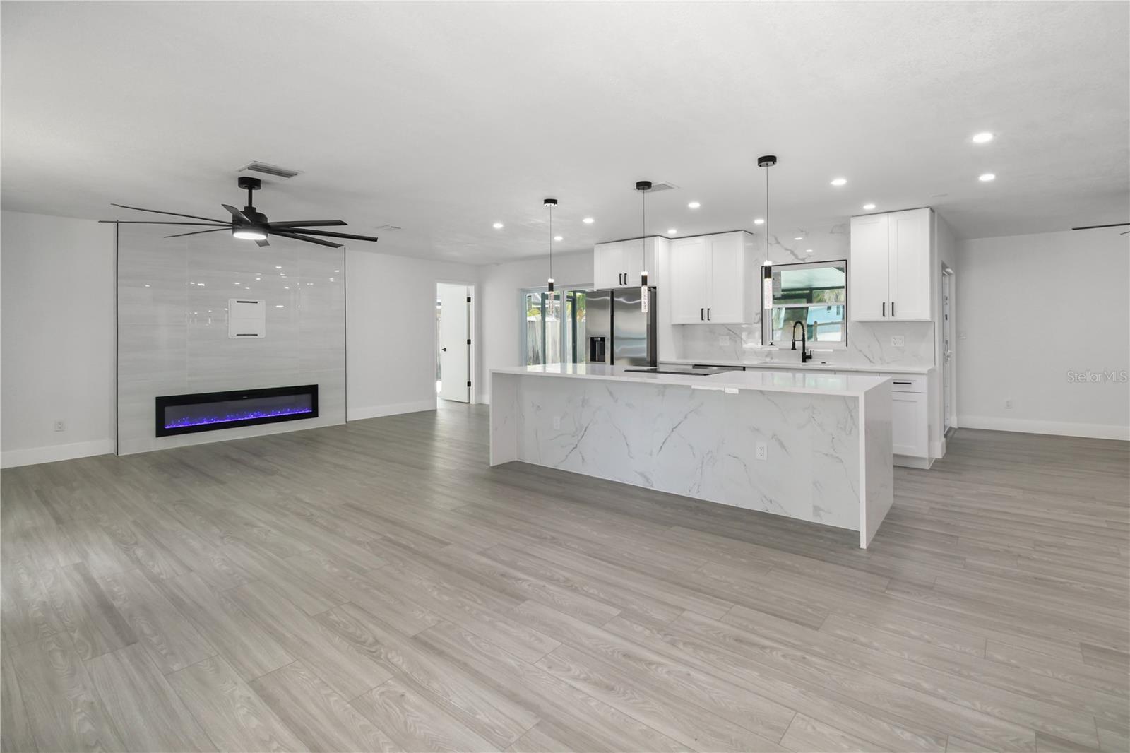 Listing photo id 3 for 11492 93rd Street