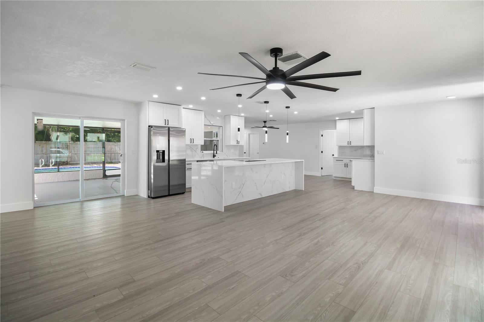 Listing photo id 4 for 11492 93rd Street