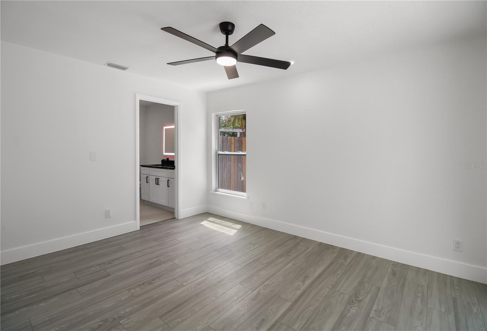 Listing photo id 6 for 11492 93rd Street