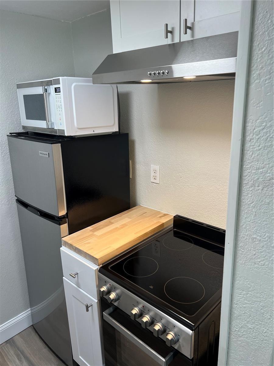 Image 13 of 27 For 4141 Dolphin Drive 4141