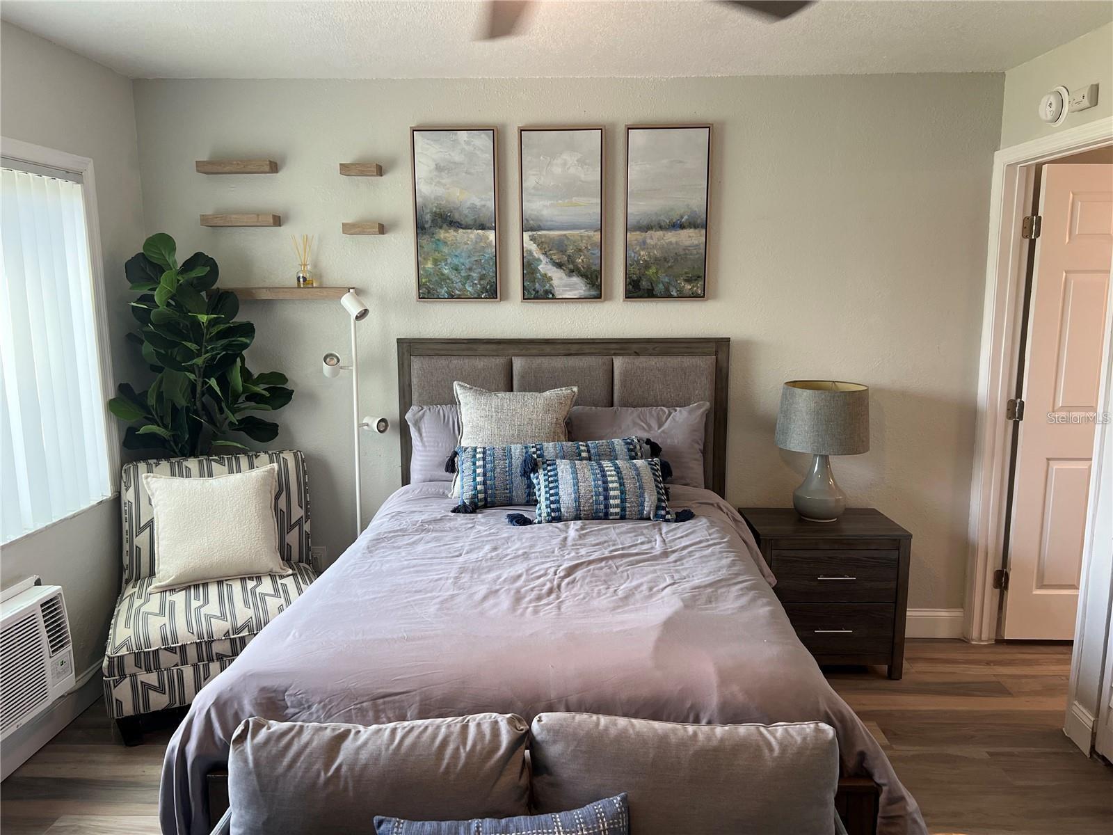 Image 4 of 27 For 4141 Dolphin Drive 4141