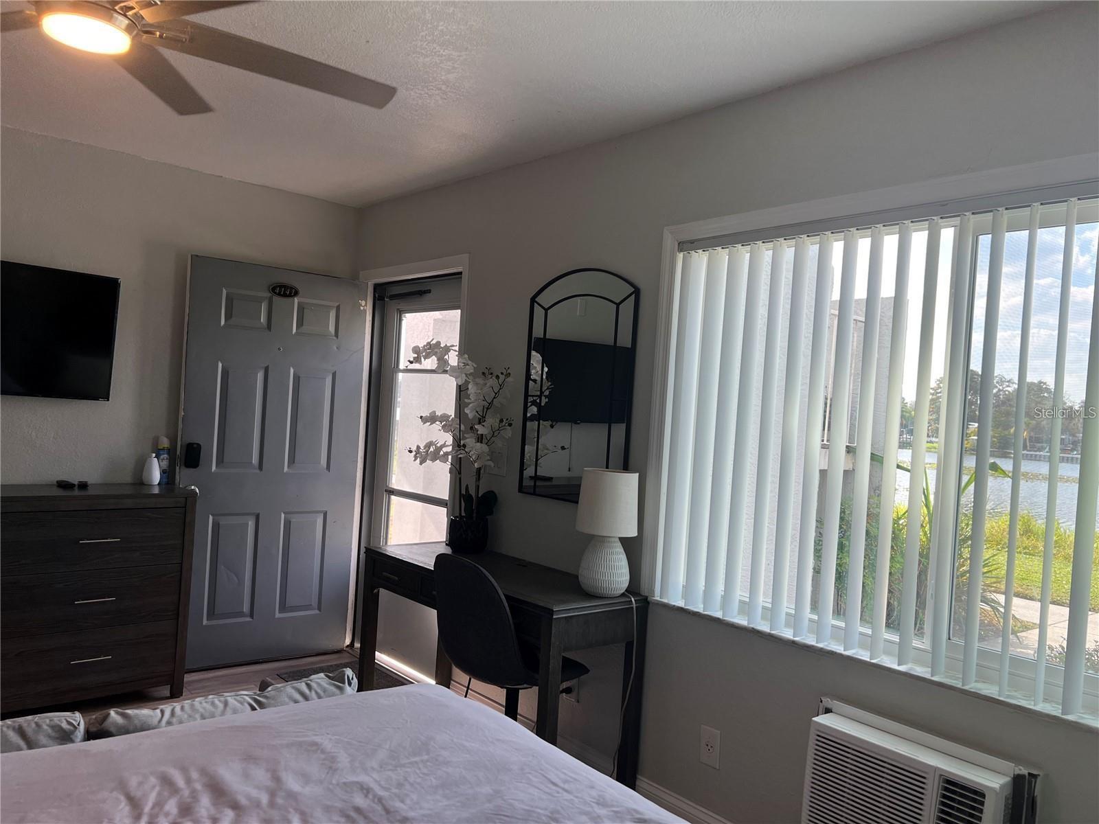 Image 9 of 27 For 4141 Dolphin Drive 4141