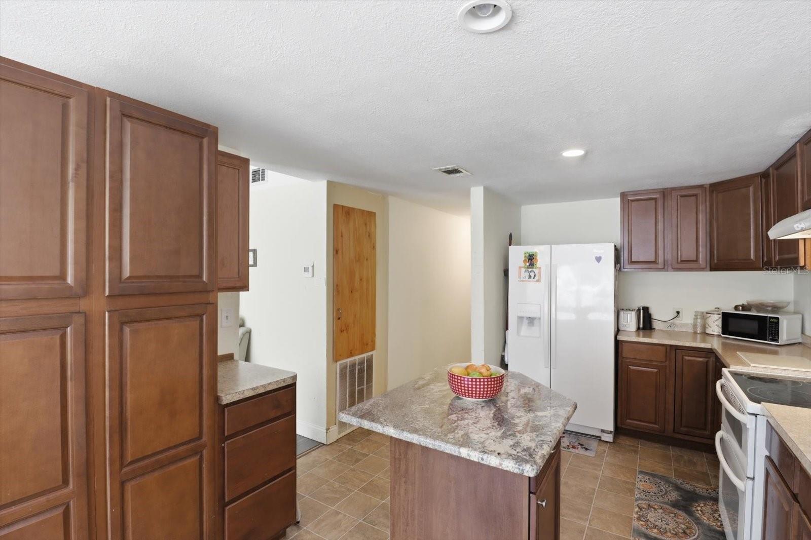 Image 9 of 50 For 4686 Brush Hollow Loop