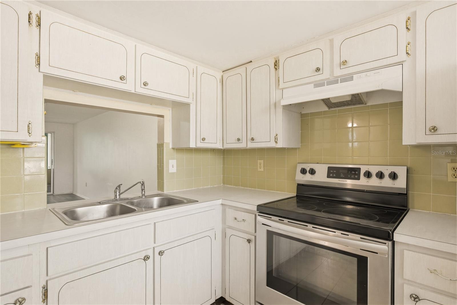 Image 4 of 19 For 4217 Redcliff Place 4217