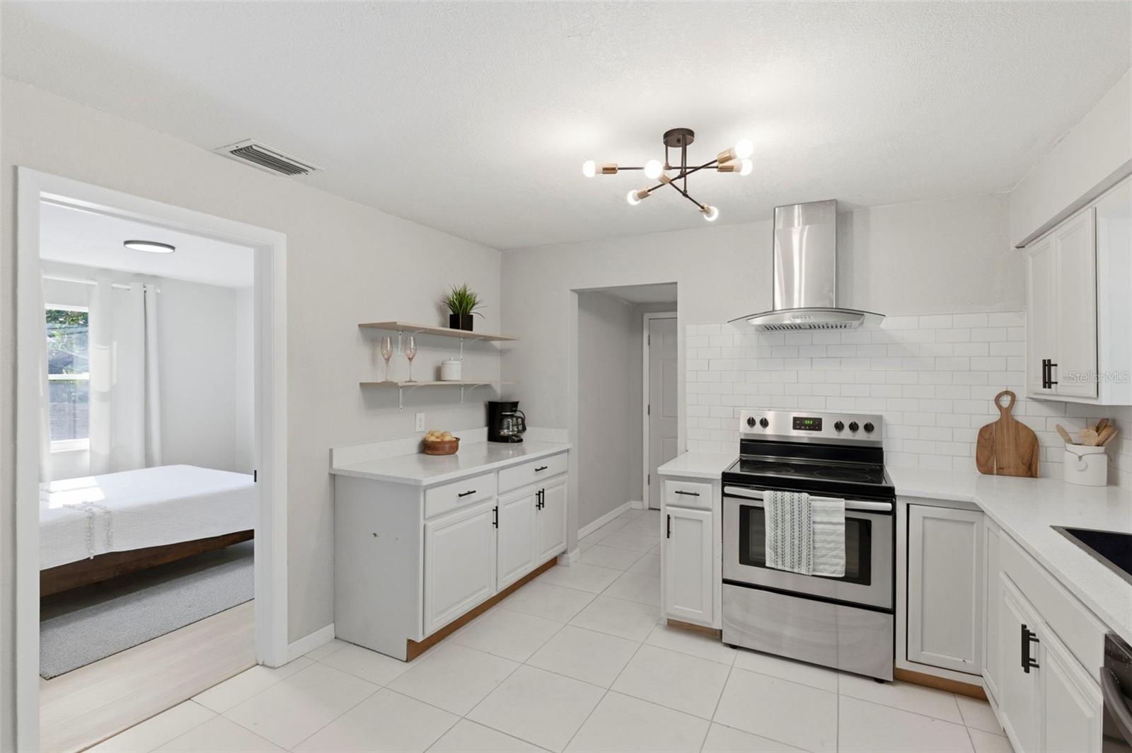 Listing photo id 10 for 3607 24th Avenue