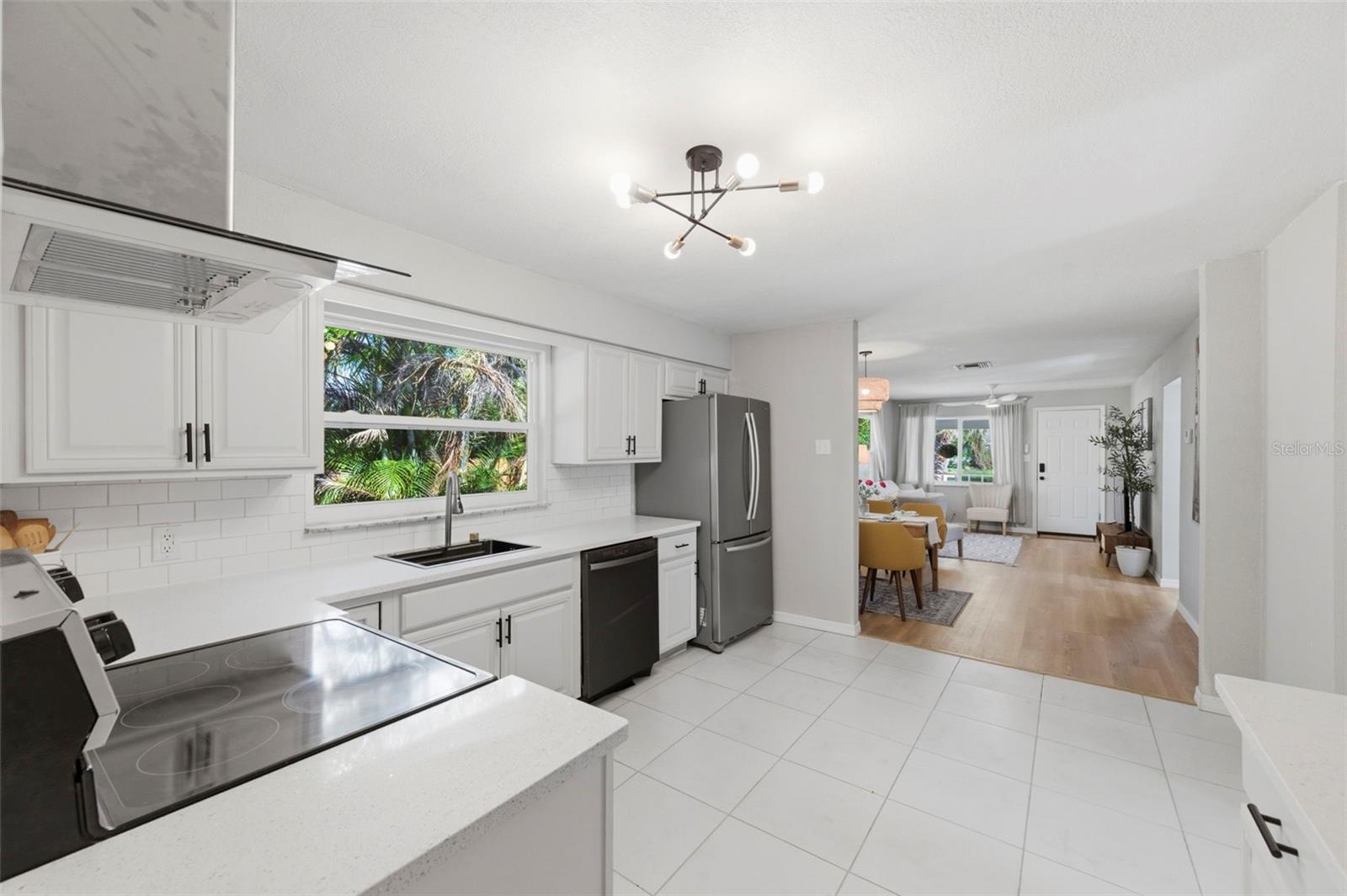 Listing photo id 11 for 3607 24th Avenue