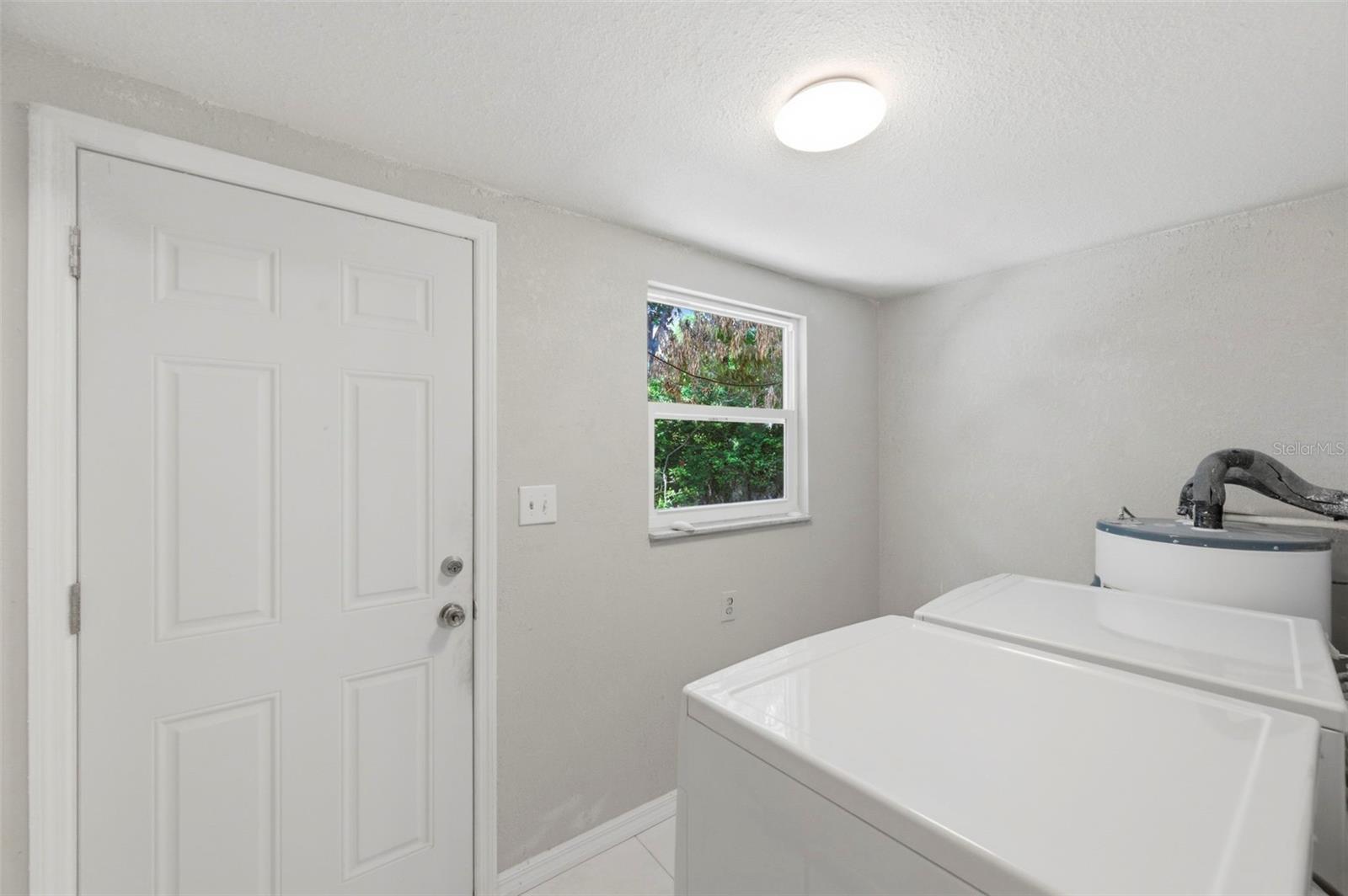 Listing photo id 14 for 3607 24th Avenue