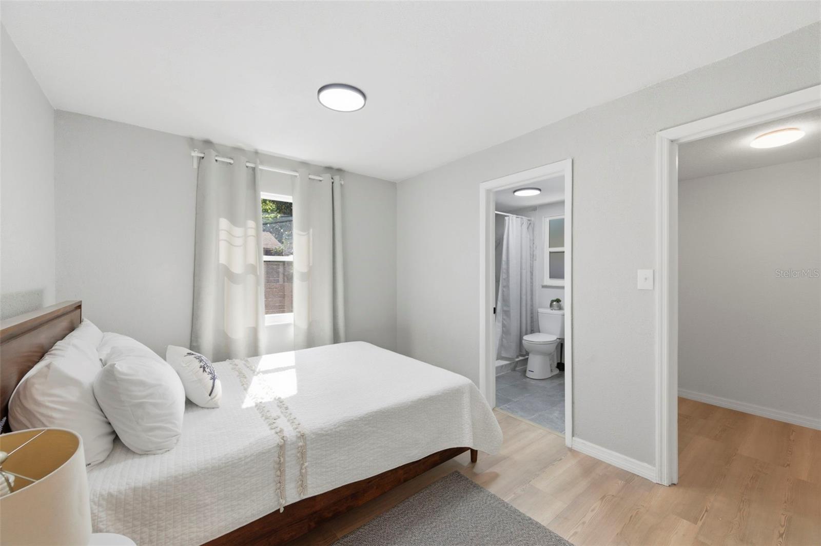 Listing photo id 15 for 3607 24th Avenue