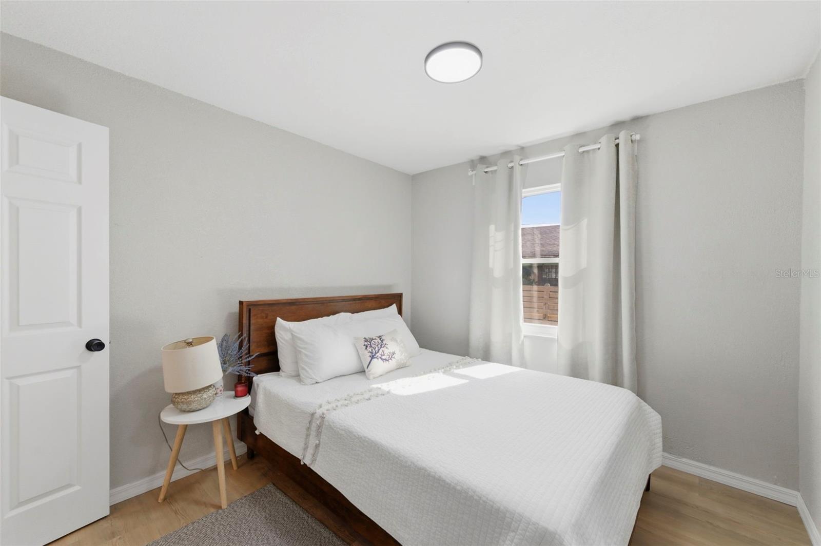 Listing photo id 16 for 3607 24th Avenue