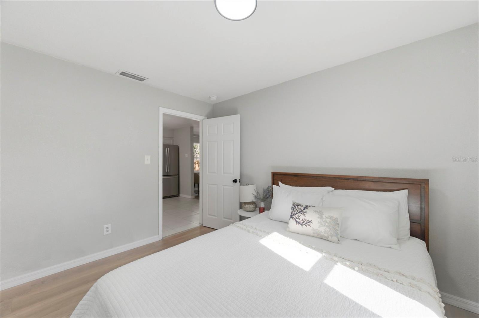 Listing photo id 17 for 3607 24th Avenue