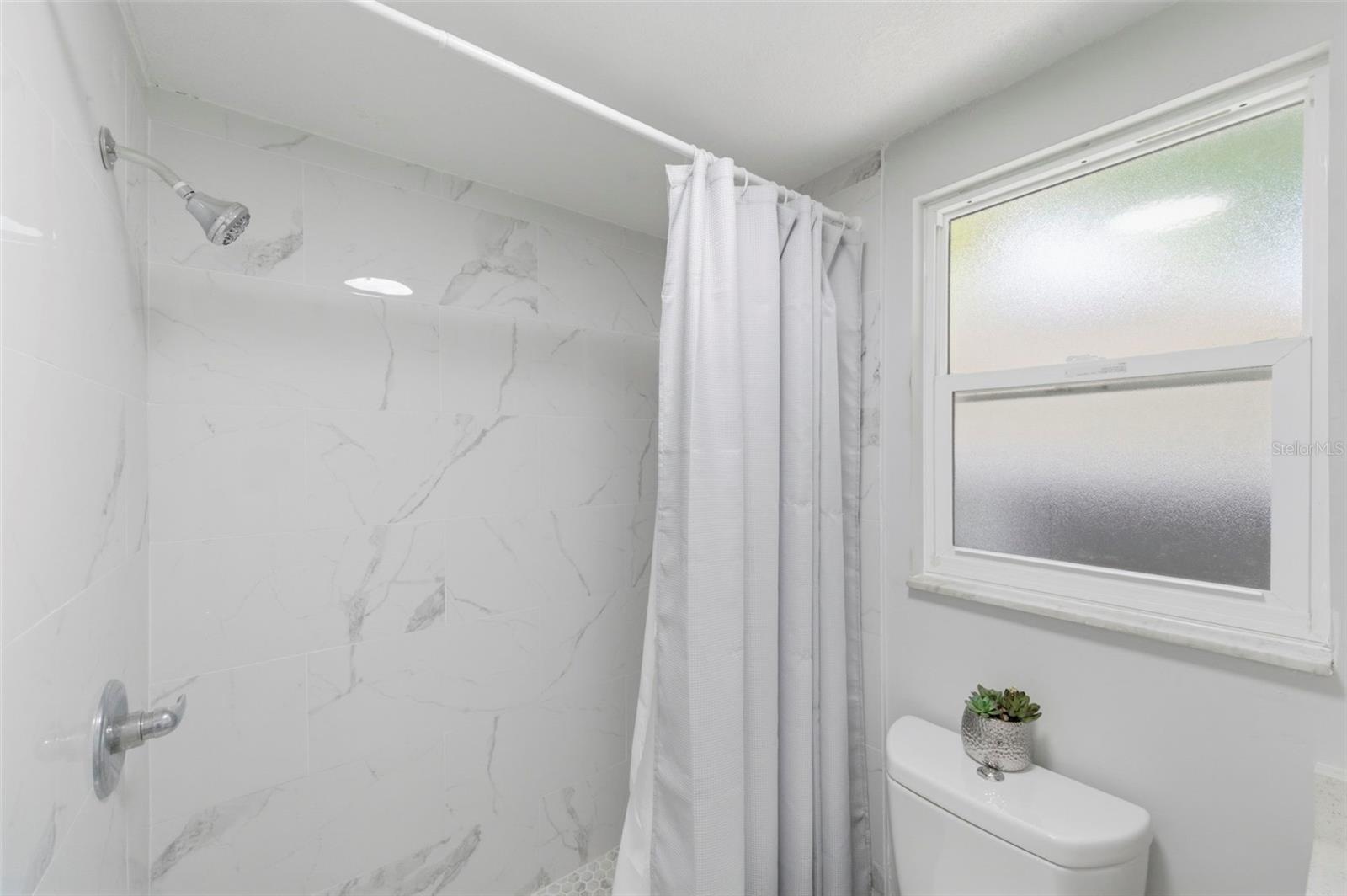 Listing photo id 19 for 3607 24th Avenue