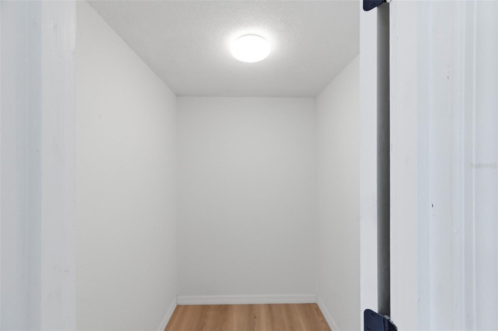 Listing photo id 20 for 3607 24th Avenue