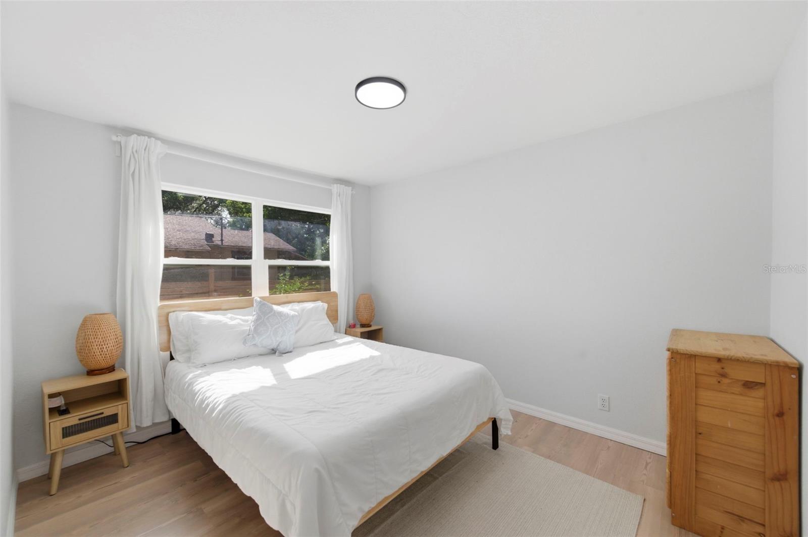 Listing photo id 21 for 3607 24th Avenue