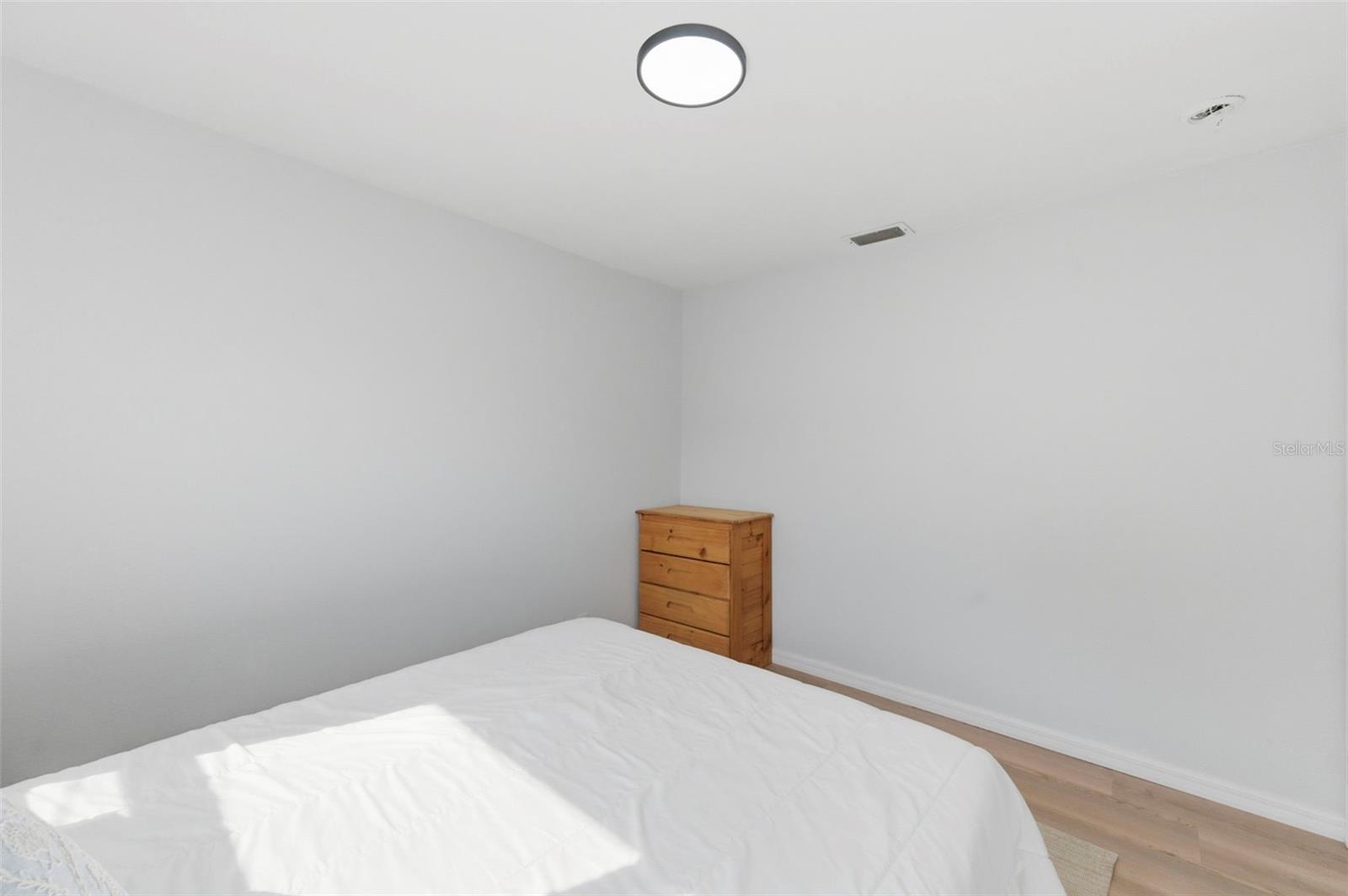 Listing photo id 22 for 3607 24th Avenue