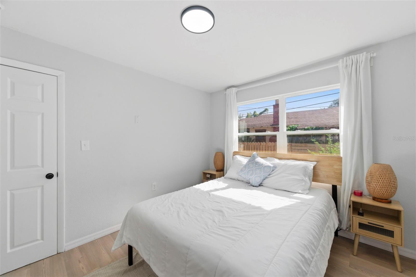 Listing photo id 23 for 3607 24th Avenue