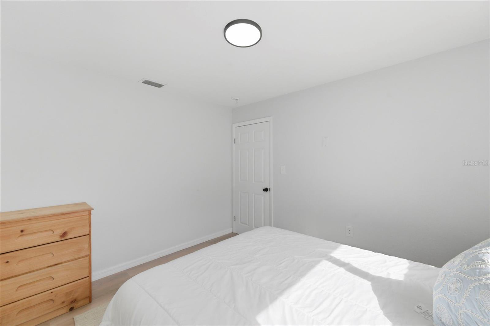 Listing photo id 24 for 3607 24th Avenue