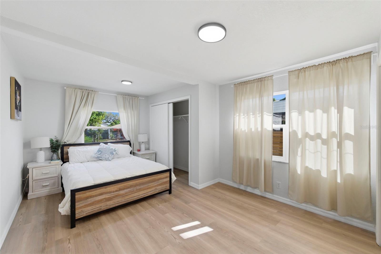 Listing photo id 25 for 3607 24th Avenue